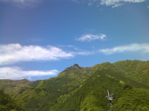 天然水が創られる山々