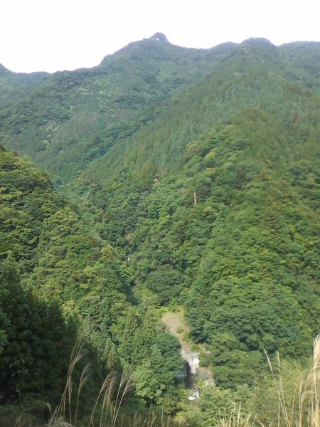 天然水が創られる山々