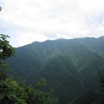 天然水が創られる山々