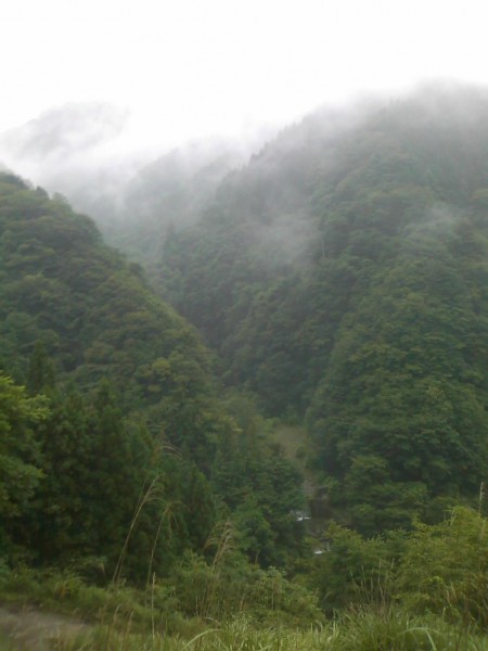 天然水が創られる山々