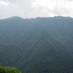 天然水が創られる山々