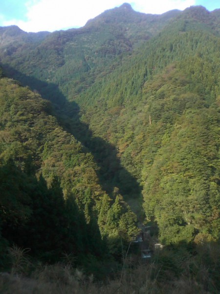 天然水が創られる山々