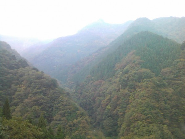 天然水が創られる山々