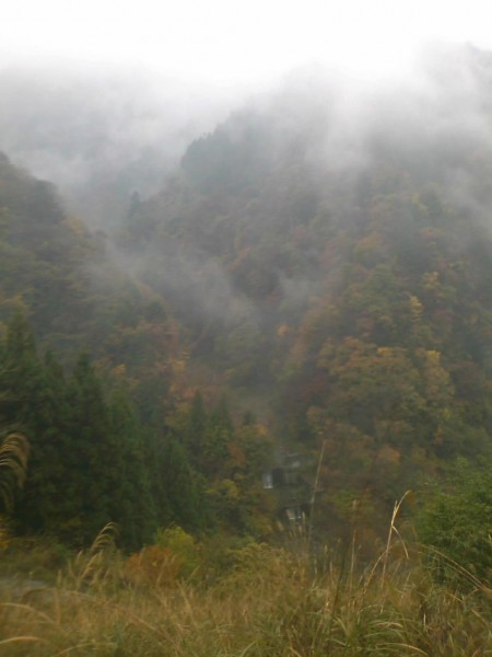 天然水が創られる山々