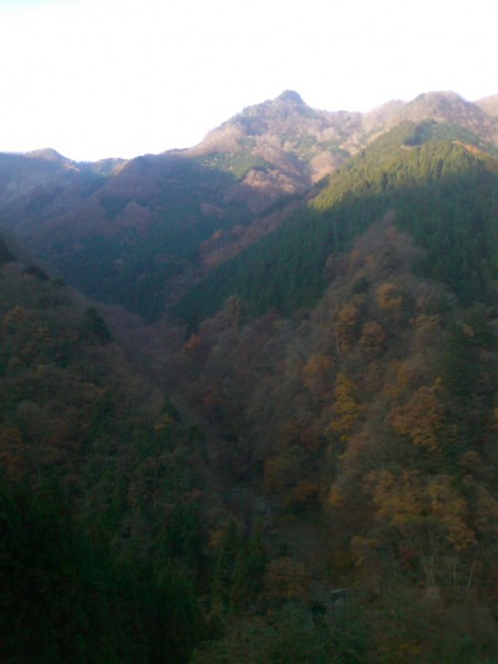 天然水が創られる山々