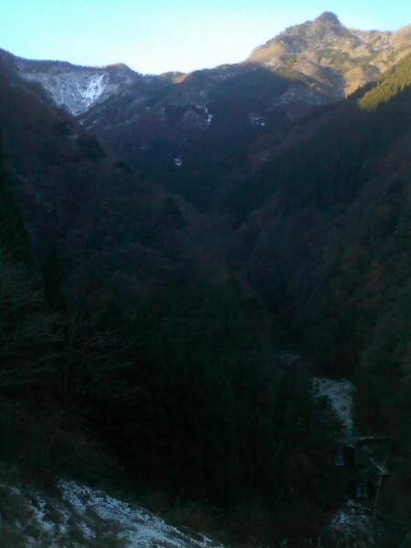 天然水が創られる山々