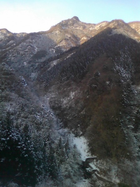 天然水が創られる山々