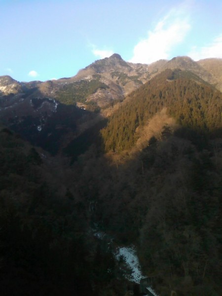 天然水が創られる山々