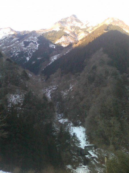 天然水が創られる山々