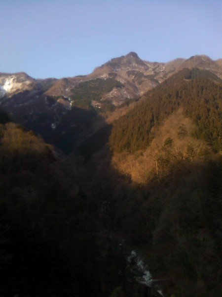 天然水が創られる山々