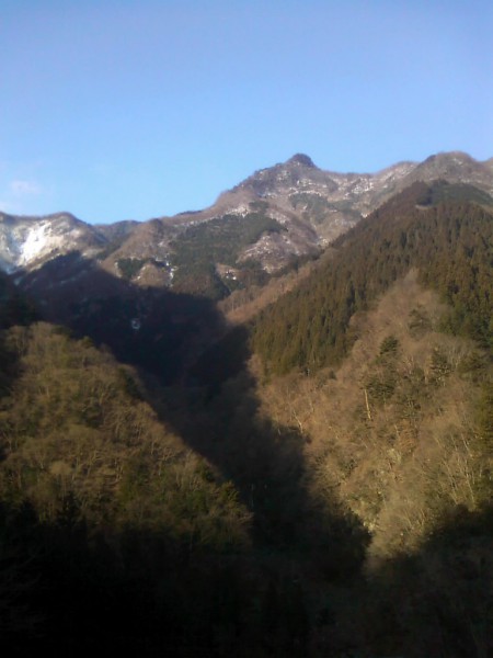 天然水が創られる山々