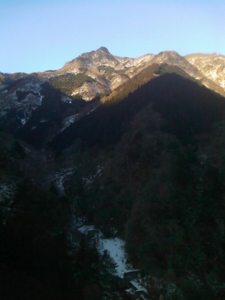 天然水が創られる山々