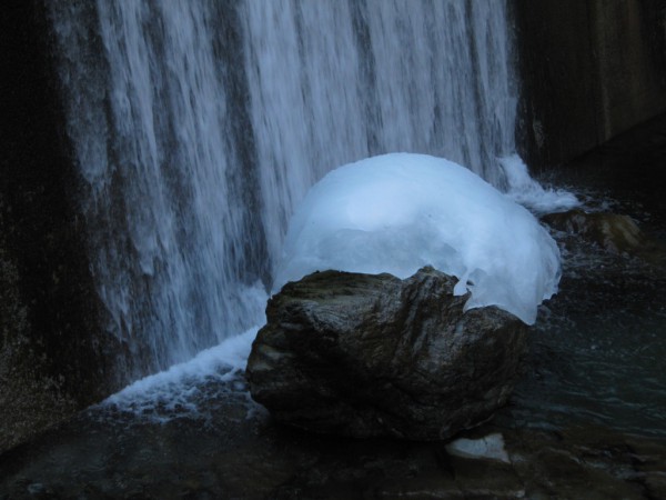 秩父　つらら　氷壁