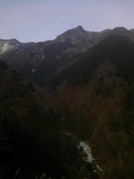 天然水が創られる山々