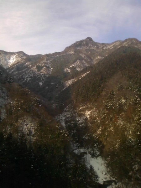 天然水が創られる山々