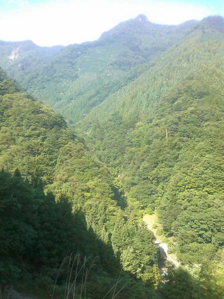 天然水が創られる山々