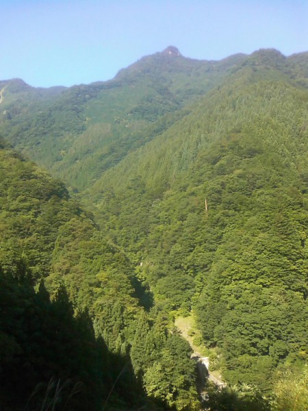 天然水が創られる山々