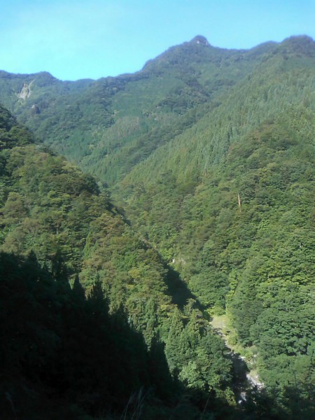 天然水が創られる山々