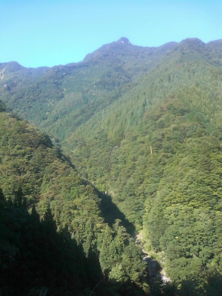 天然水が創られる山々