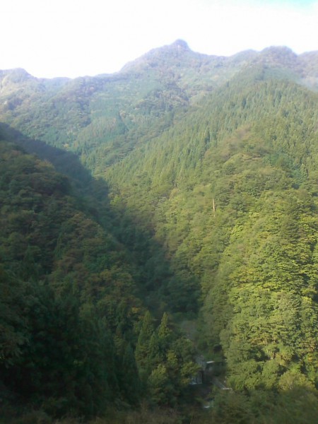 天然水が創られる山々