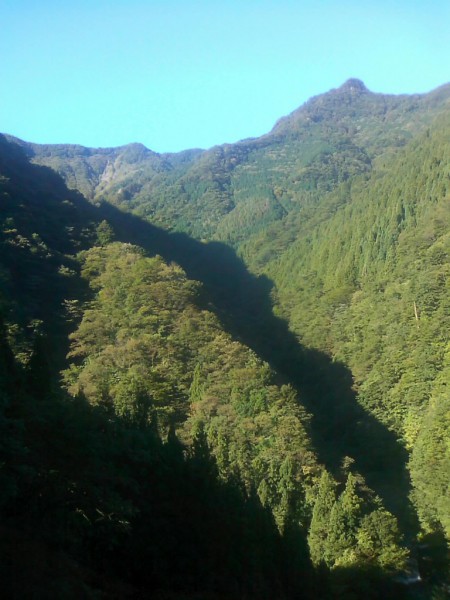 天然水が創られる山々