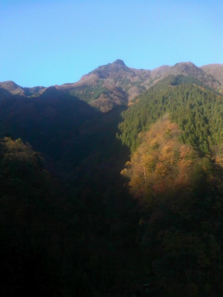 天然水が創られる山々