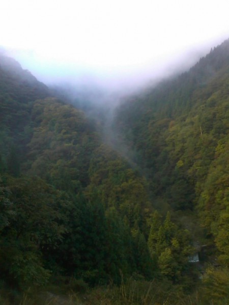 天然水が創られる山々