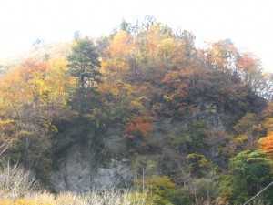 天然水が創られる山々