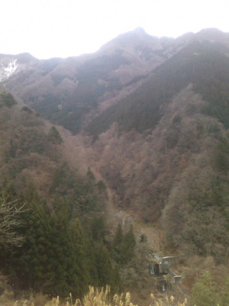 天然水が創られる山々