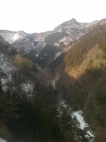 天然水が創られる山々