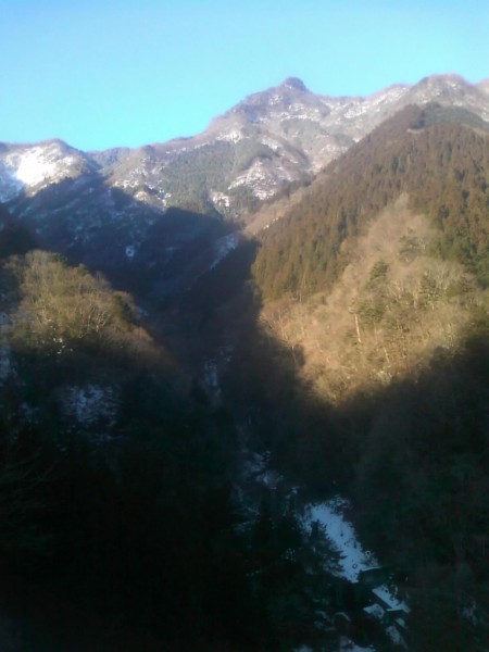 天然水が創られる山々