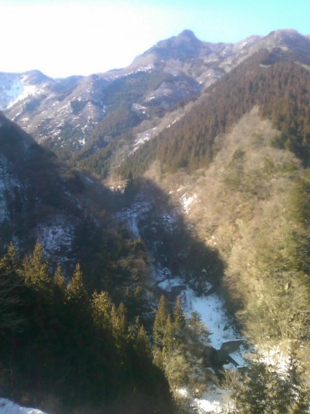 天然水が創られる山々