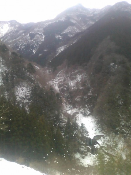 天然水が創られる山々