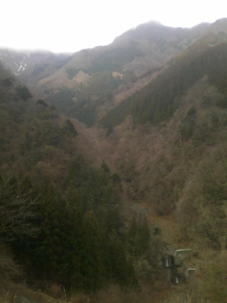 天然水が創られる山々