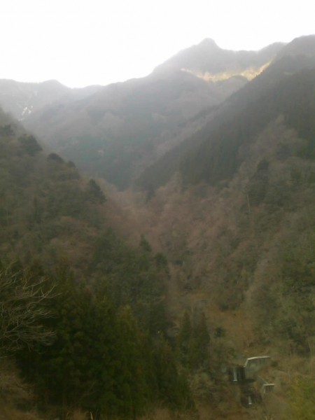 天然水が創られる山々