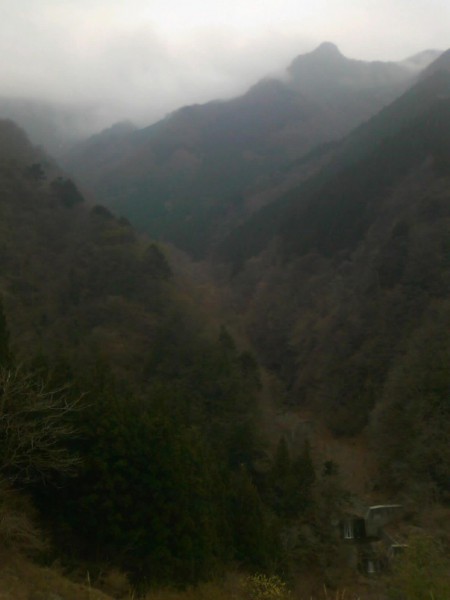 天然水が創られる山々