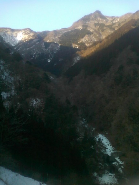 天然水が創られる山々