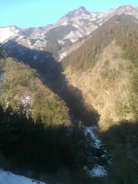 天然水が創られる山々