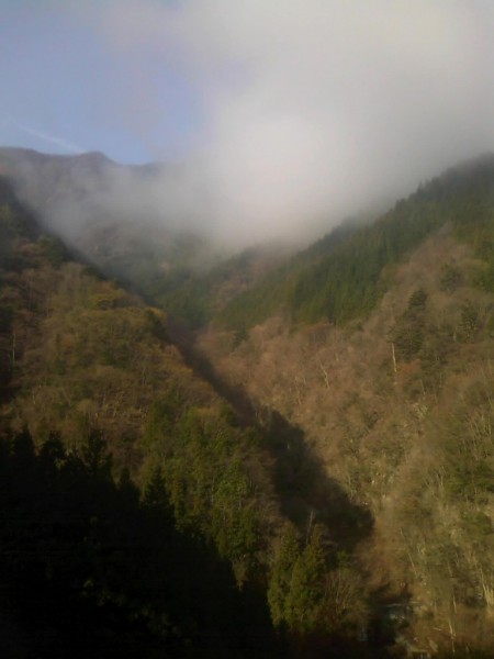 天然水が創られる山々