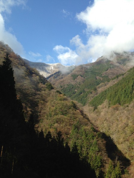 天然水が創られる山々