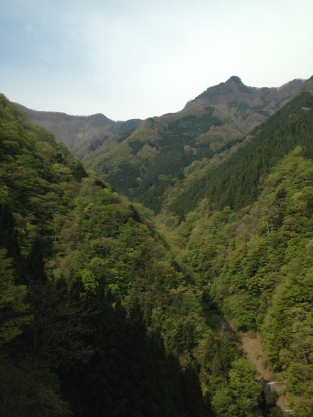 天然水が創られる山々