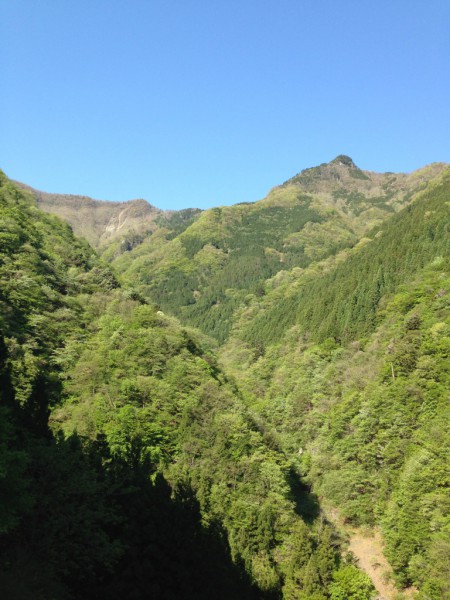 天然水が創られる山々